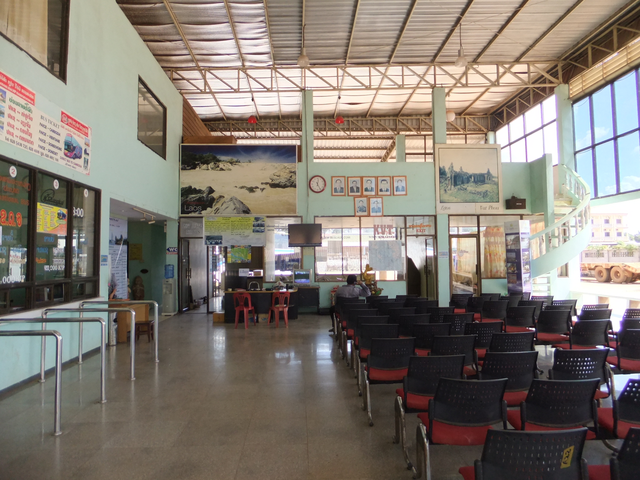 タラートラックソーンバスターミナル