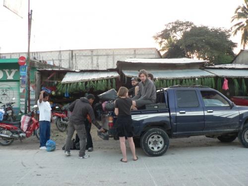 市場での買出し