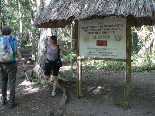 ミラドール遺跡入り口案内板