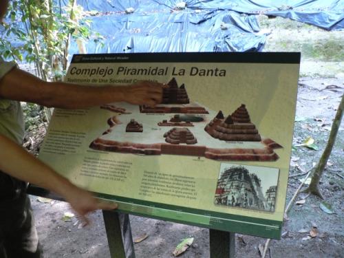 La Dantaの説明を受ける