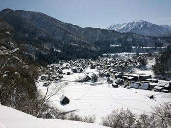 絶景 青空の白川郷合掌集落 冬景色?
