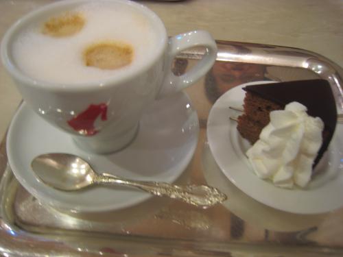 ザッハトルテとコーヒー
