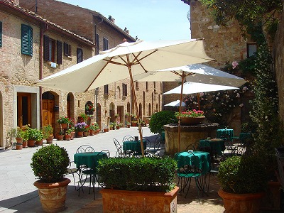 ピエンツァのテラスレストランにて