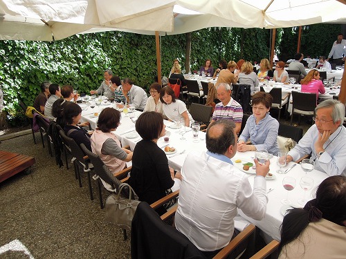 お庭でいただきます