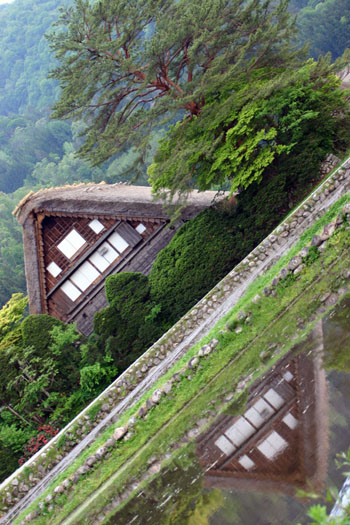 水田に映る逆さ合掌 風景シーズン?