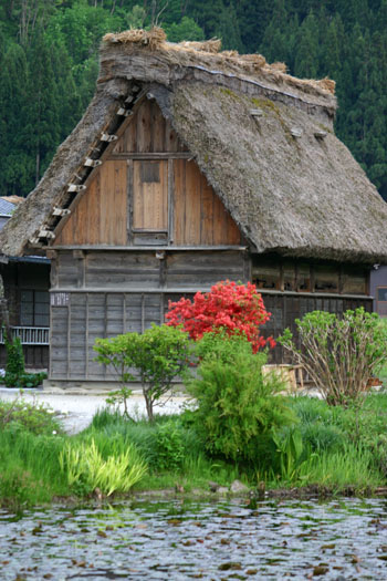 水田に映る逆さ合掌 風景シーズン?