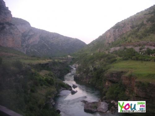 モンテネグロ ベオグラード-ポドゴリツァ