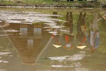 白川郷 田植え祭り 逆さ合掌&早乙女?