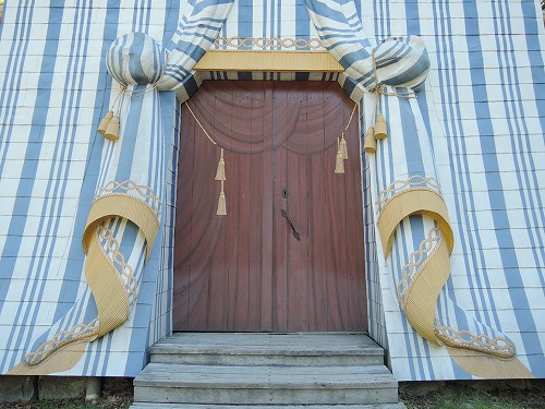 入口をよくみると