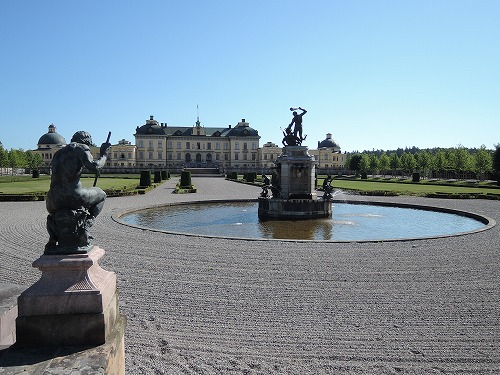 本宮からはるか離れた庭の奥