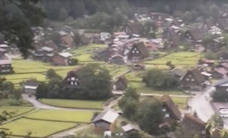 大自然に囲まれた白川郷 ?