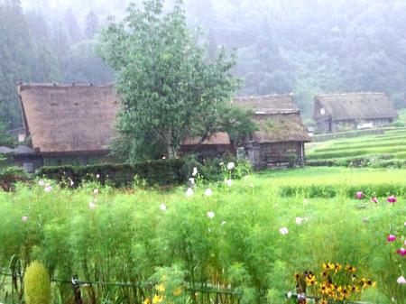 大自然に囲まれた白川郷 ?