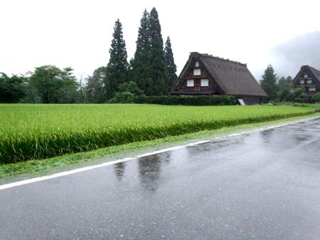大自然に囲まれた白川郷 ?