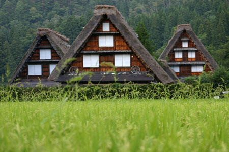 のんびり過す初秋ならではの白川郷 ?