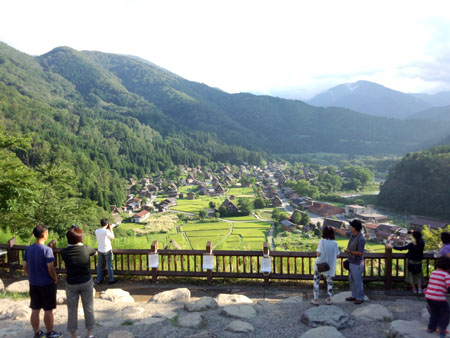 のんびり過す初秋ならではの白川郷 ?