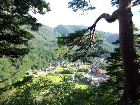 のんびり過す初秋ならではの白川郷 ?