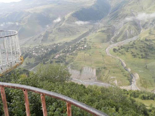 少し改善された軍用道路展望台