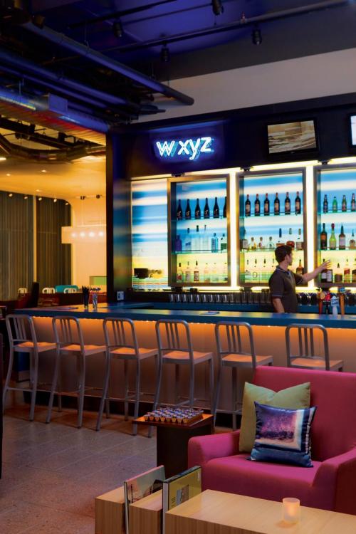 アロフト・カンクン バー