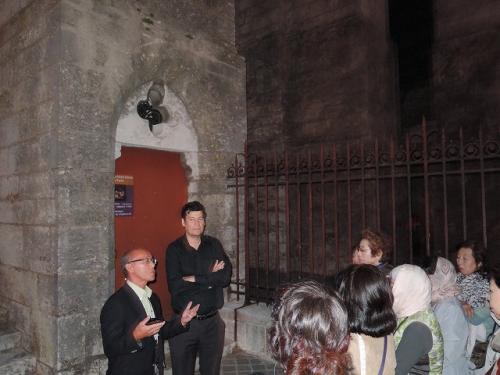 大聖堂責任者の方がカギを開けてくださる