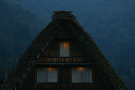 自然豊かな白川郷の地を秋の彩りを求め ２