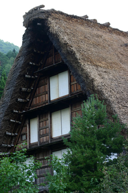 自然豊かな白川郷の地を秋の彩りを求め ３