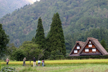 自然豊かな白川郷の地を秋の彩りを求め ４