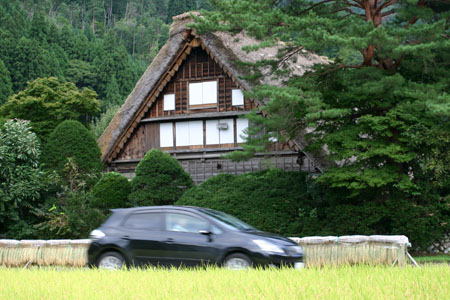 自然豊かな白川郷の地を秋の彩りを求め ６