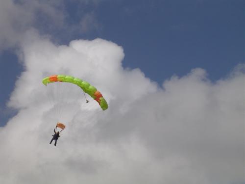 黄色パラシュート