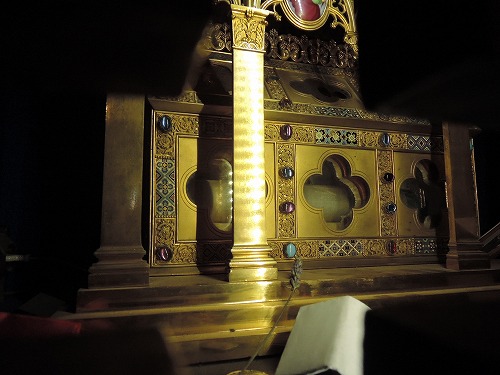 奉納された聖なるベール