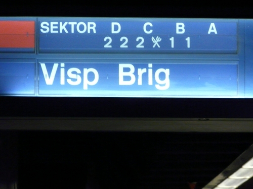チューリッヒ空港駅の電車の表示