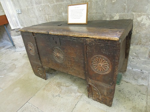 宝物室、十字軍の長持ち