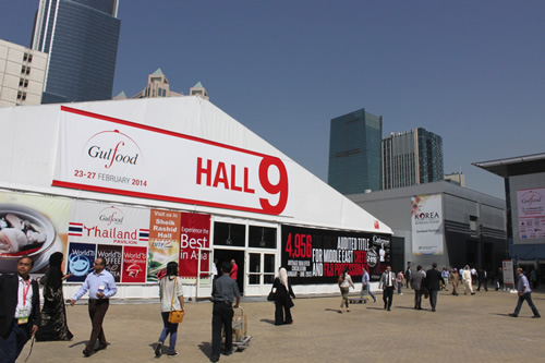 手前がタイ、奥が韓国のパビリオン