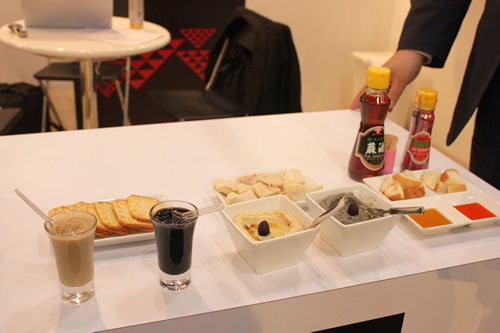 胡麻油で有名なかどやさんのブース