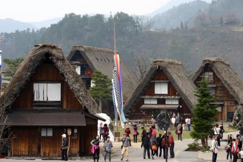世界遺産白川郷荻町合掌集落〜桜開花〜7