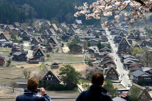 世界遺産 白川郷 〜とれたて桜 2