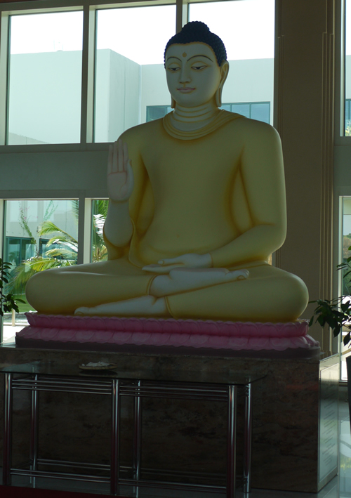 マッタラ空港仏像