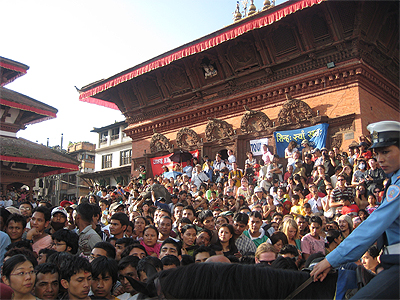 シバパルバティ寺院の人山
