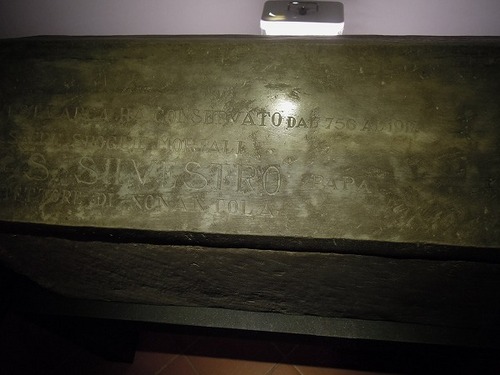 聖シルヴェストロの棺に刻まれた記録