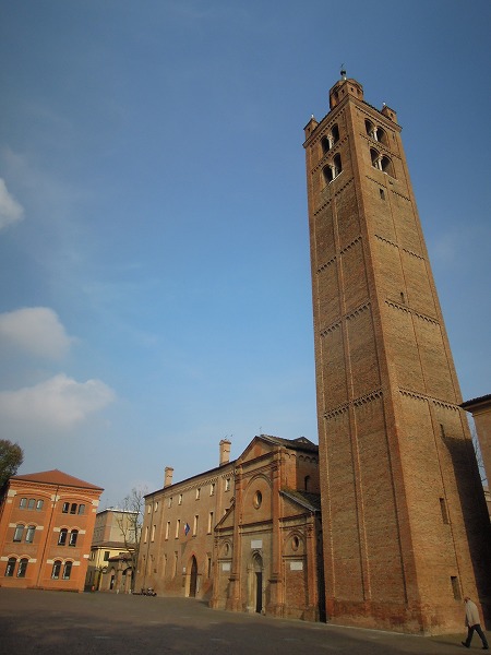 サグラ教会と鐘楼