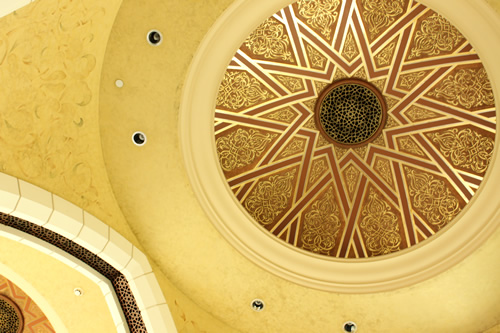 天井のドームの装飾も非常に細密