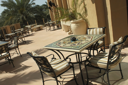 明るい雰囲気のテラス