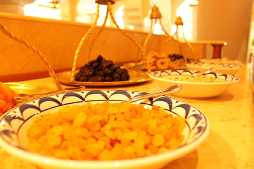 デーツやナッツ類も豊富