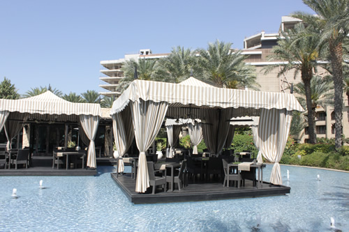 ランチはEauzoneで