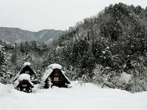 雪深い季節白川郷 ６