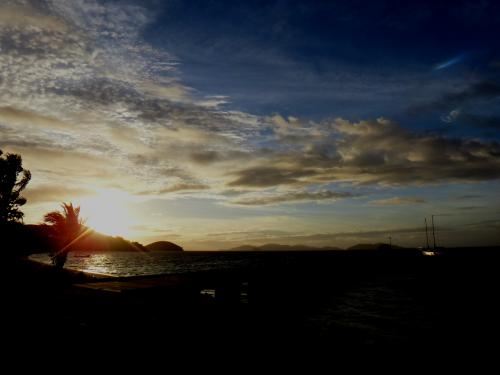 フィジーの朝日! 朝日12.8