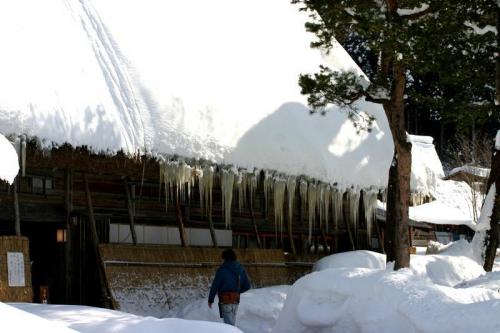 ここは雪が無いと絵にならない白川郷 3