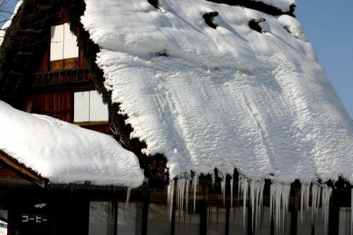 ここは雪が無いと絵にならない白川郷 9