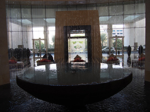 ラッフルズエントランス