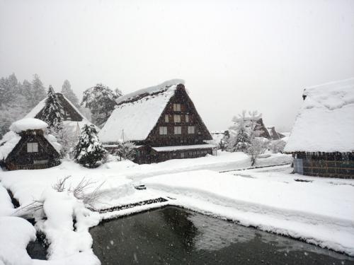 冬の白川郷は寒い、でも、4