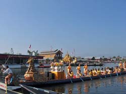 インレー湖 2010年「ボートレース」